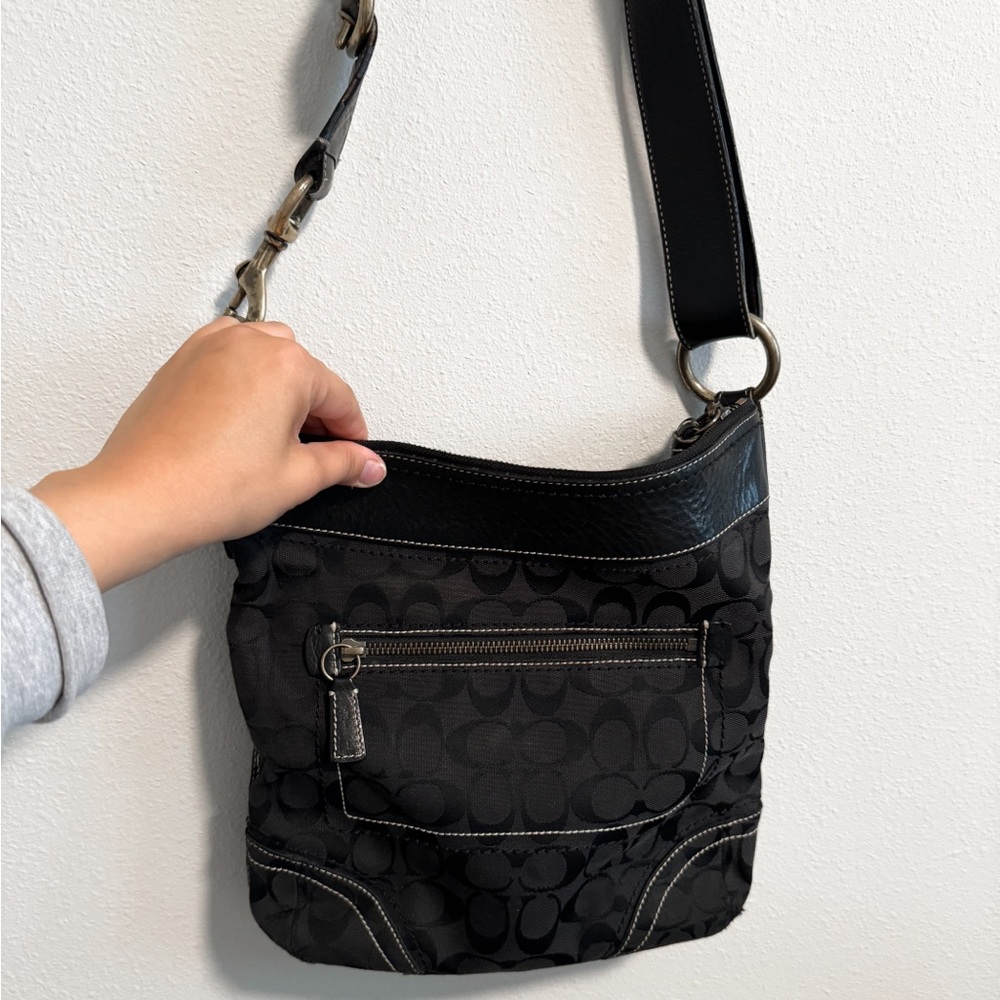 COACH 10403 BLACK JACQUARD LEATHER TRIM BRASS HDWRE SHOULDER BAG PURSE - Picture 2 of 5